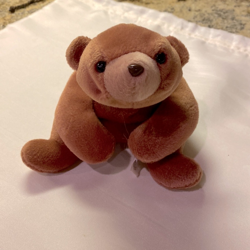 Ty “Cubby” Brown beanie baby-1993 rare.  No ear swing tag. 🥲 Collectible.